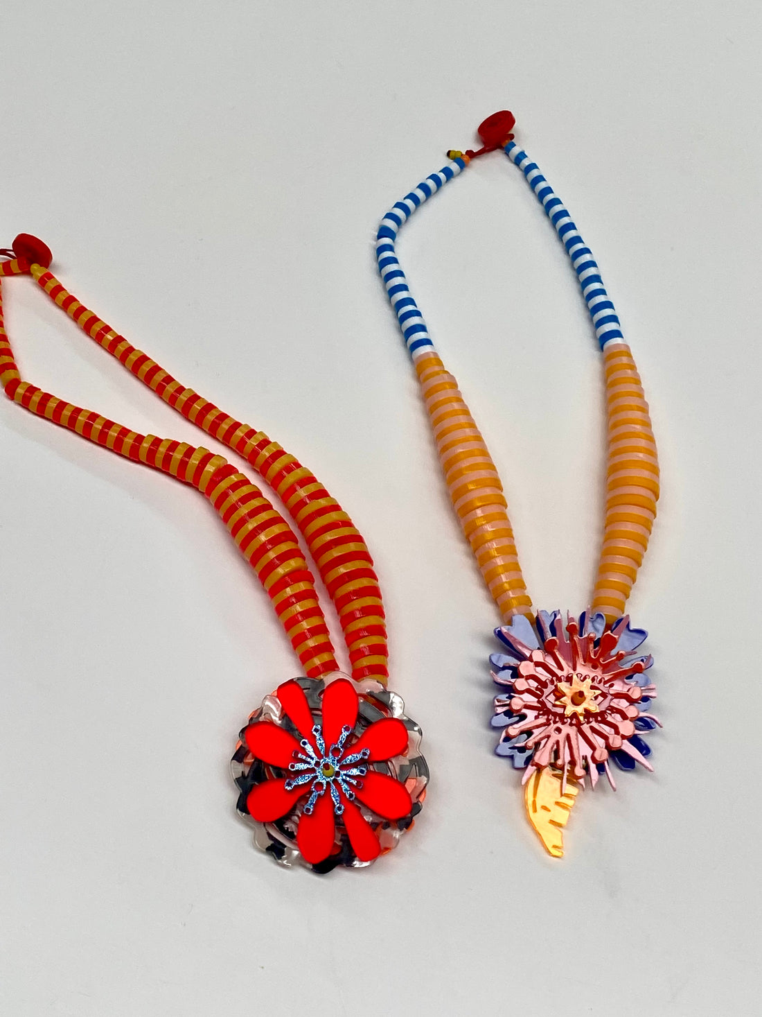 Acrylic bead necklace online