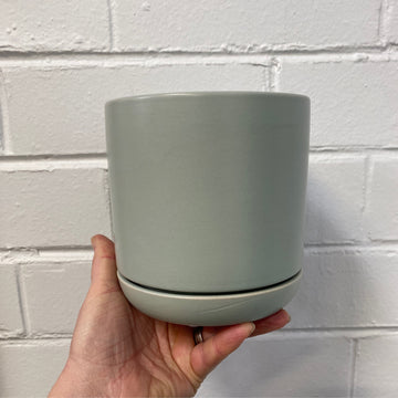 DM Ceramic pot with saucer